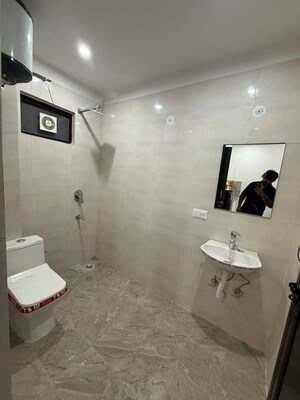 Bathroom in 1 BHK Builder Floor at Sector 53 – for Rent
