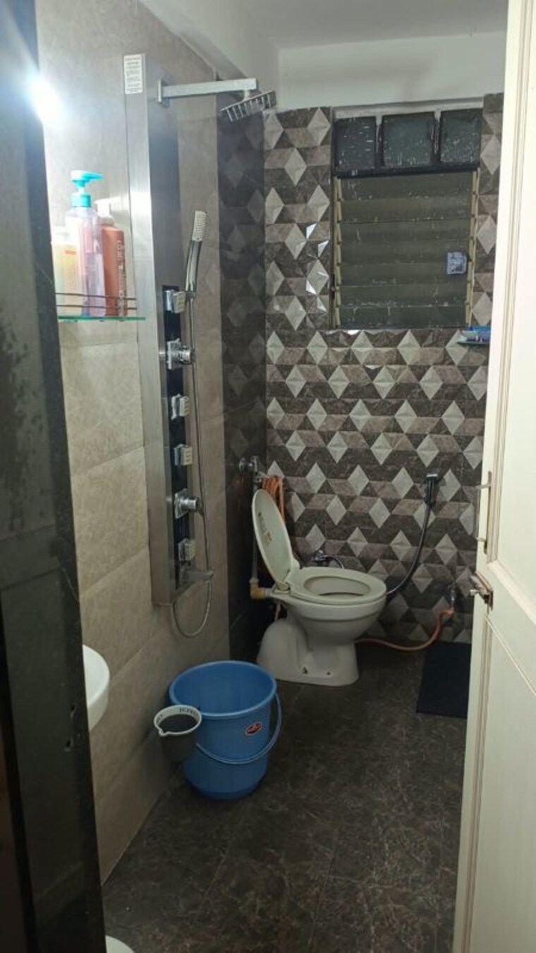 Bathroom, bunty-mayur-kilbil 2 Bedroom 732 Sq.Ft. Apartment In Dhanori Pune 10739166
