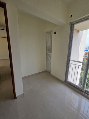 Room in 2 BHK Apartment at Kandivali West – for Rent