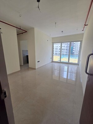 Room in 2 BHK Apartment at Kandivali West – for Rent