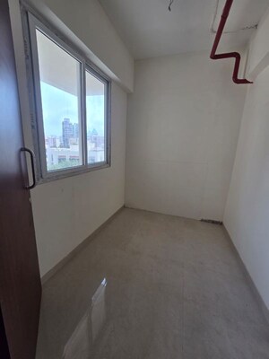 Room in 2 BHK Apartment at Kandivali West – for Rent