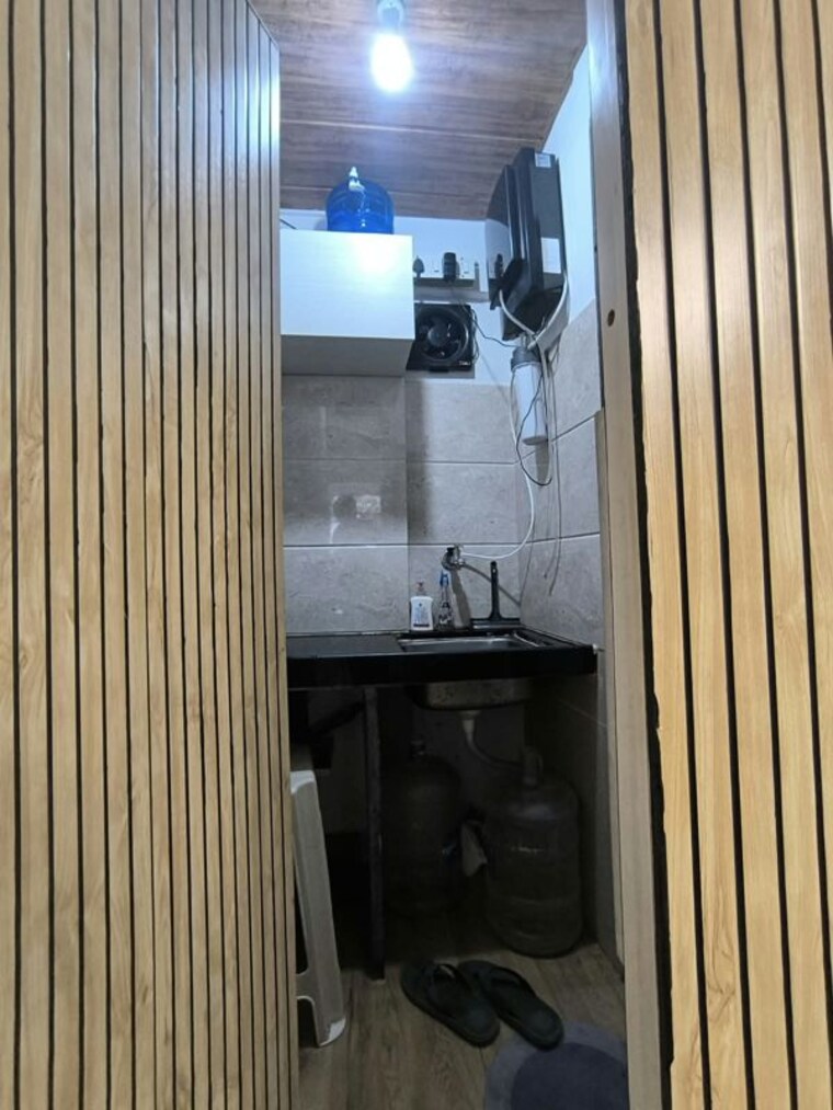 Bathroom, seawoods-garden Commercial Shop 225 Sq.Ft. In Sanpada Navi Mumbai 10739158