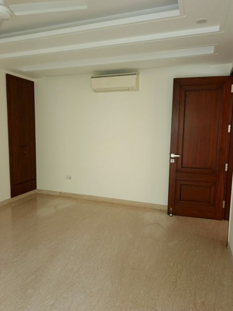 Room, defence colony 5 Bedroom 2500 Sq.Ft. Builder Floor In Defence Colony Delhi 10739241