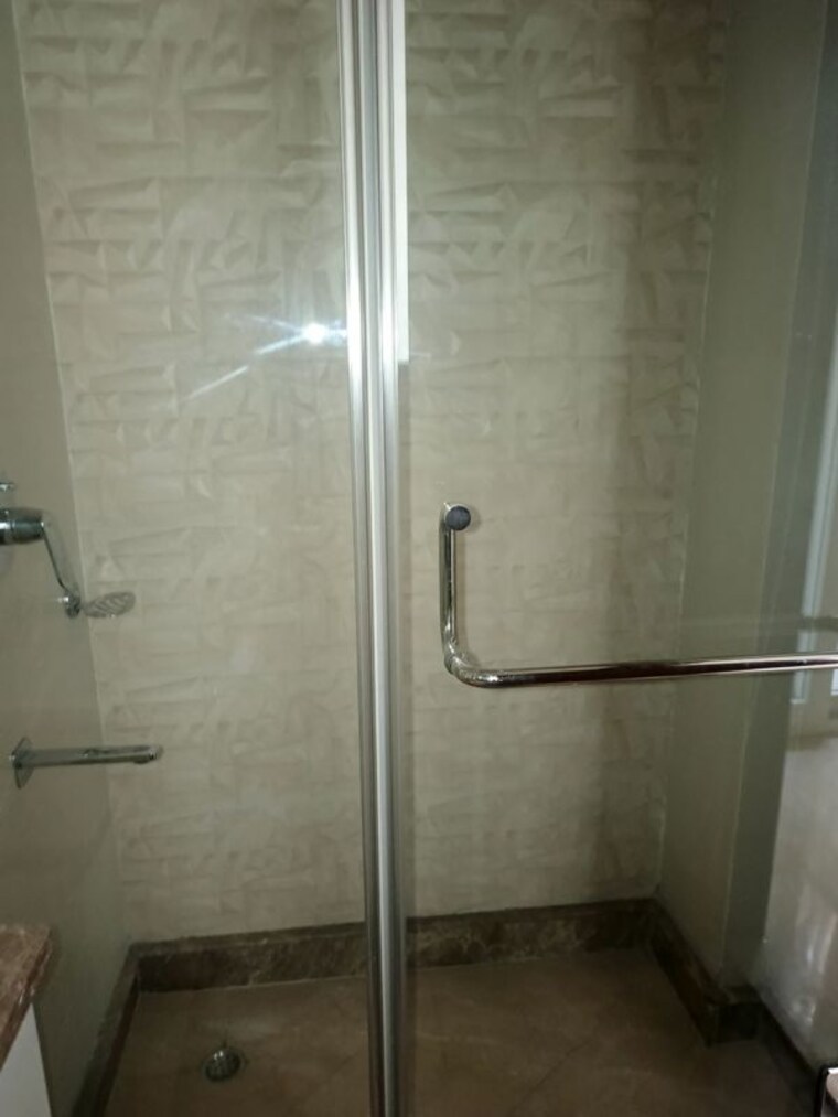 Bathroom, defence colony 5 Bedroom 2500 Sq.Ft. Builder Floor In Defence Colony Delhi 10739241