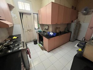 Team Area in 3 BHK Apartment at Colaba – for Sale