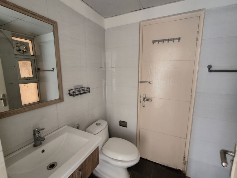 Bathroom, tulip-violet 3 Bedroom 1578 Sq.Ft. Apartment In Sector 69 Gurgaon 10739249