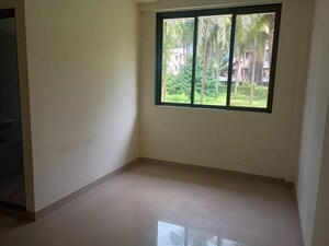 Room in 1 BHK Apartment at Jyoti Complex, Goregaon East – for Sale
