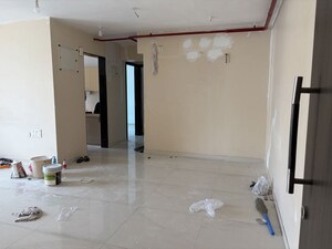 Room in 2 BHK Apartment at Sheth Avalon, Laxmi Nagar – for Rent