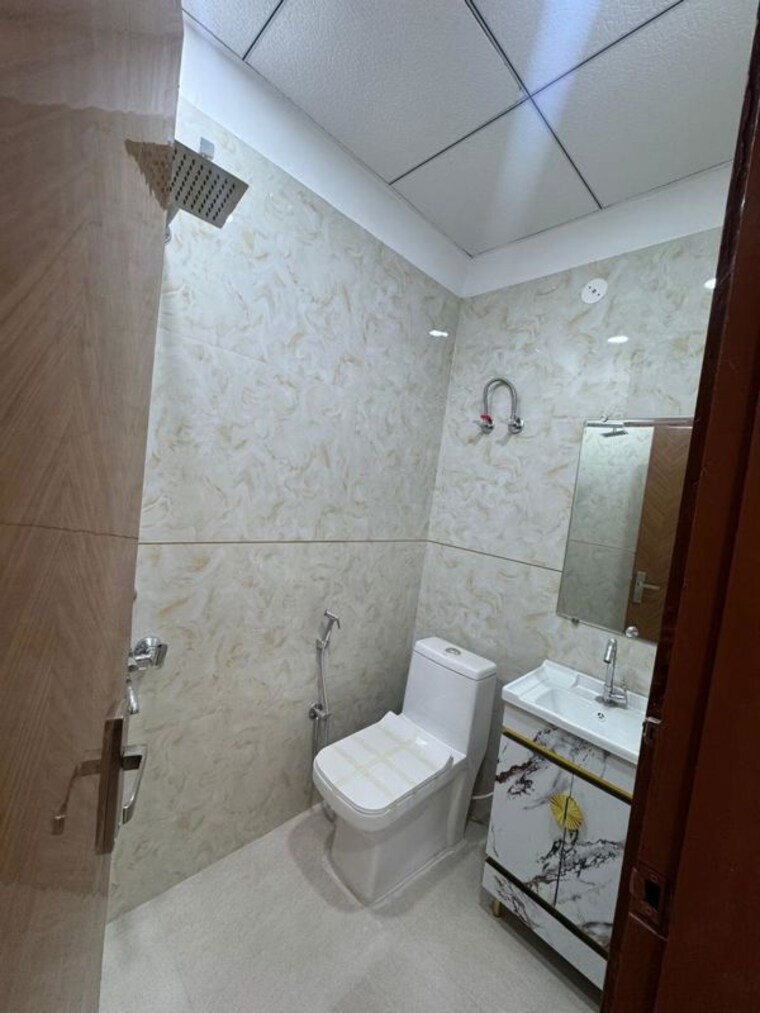 Bathroom, indrapuram 2 Bedroom 950 Sq.Ft. Builder Floor In Indrapuram Ghaziabad 10739277