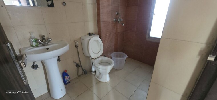 Bathroom, mahagun-mywoods 2.5 Bedroom 1110 Sq.Ft. Apartment In Sector 16c Greater Noida Greater Noida 10739289
