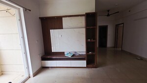 Room in 2.5 BHK Apartment at Mahagun Mywoods, Sector 16c Greater Noida – for Rent