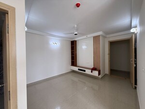 Room in 2 BHK Apartment at Mantri Webcity, Hennur Road – for Rent