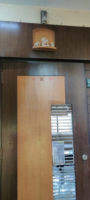 Room in 3 BHK Apartment at Jeevan Anand, Andheri West – for Rent