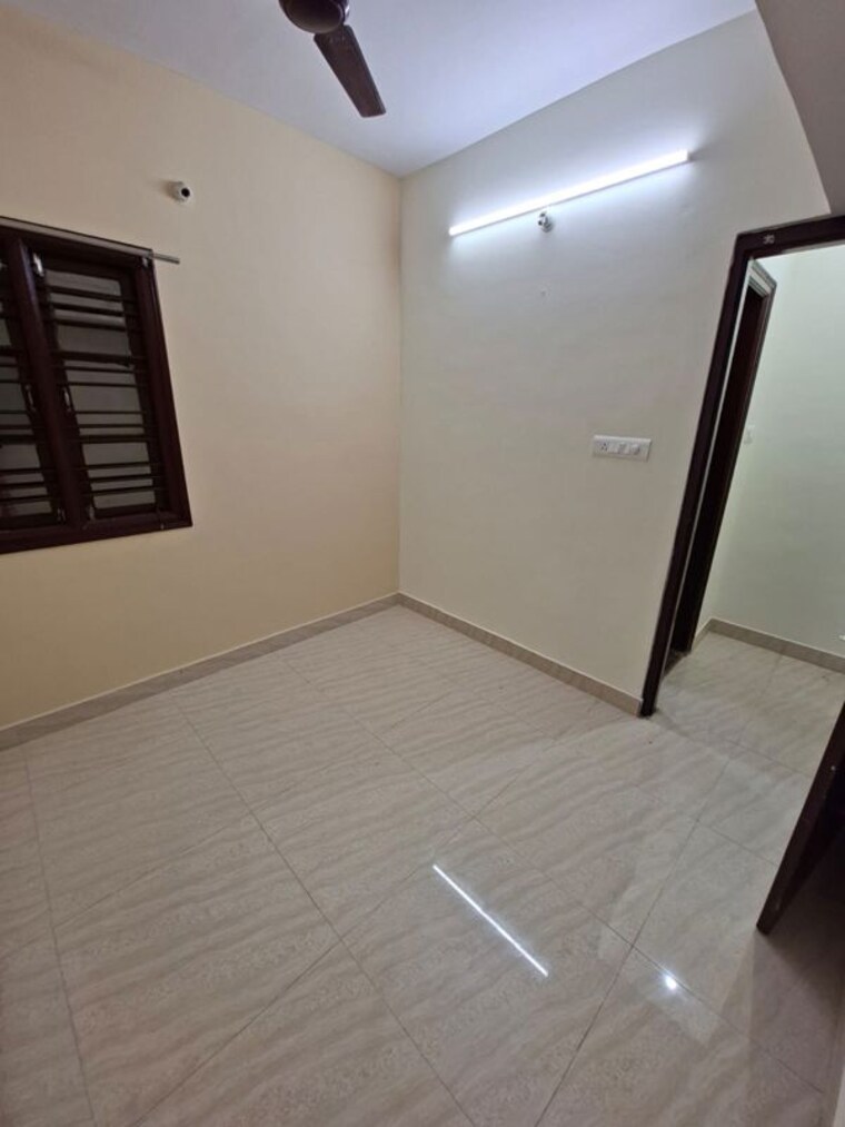 Room, ejipura 3 Bedroom 1100 Sq.Ft. Apartment In Ejipura Bangalore 10730835