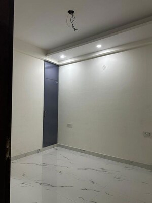 Room in 3 BHK Builder Floor at Sector 72 – for Sale