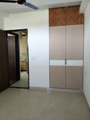 Room in 3 BHK Builder Floor at Sector 72 – for Sale