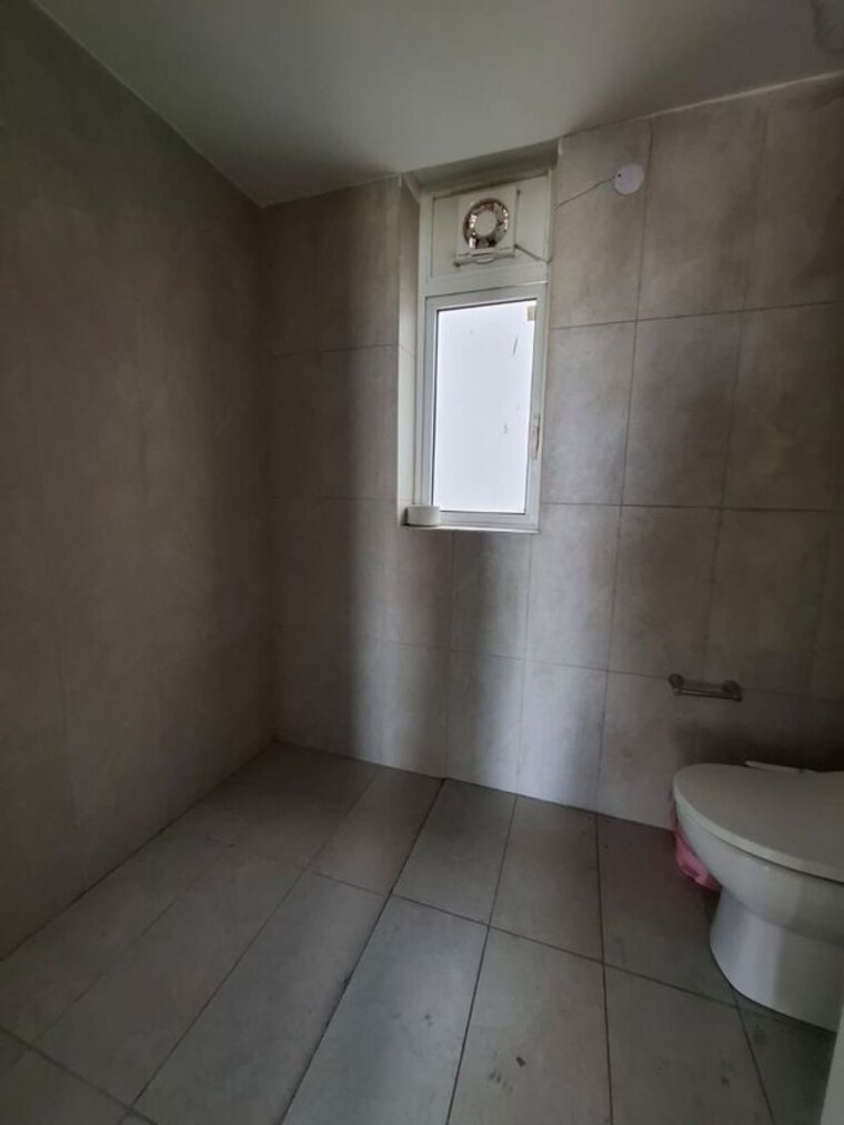 Bathroom, sector 72 4 Bedroom 1350 Sq.Ft. Builder Floor In Sector 72 Gurgaon 10739358