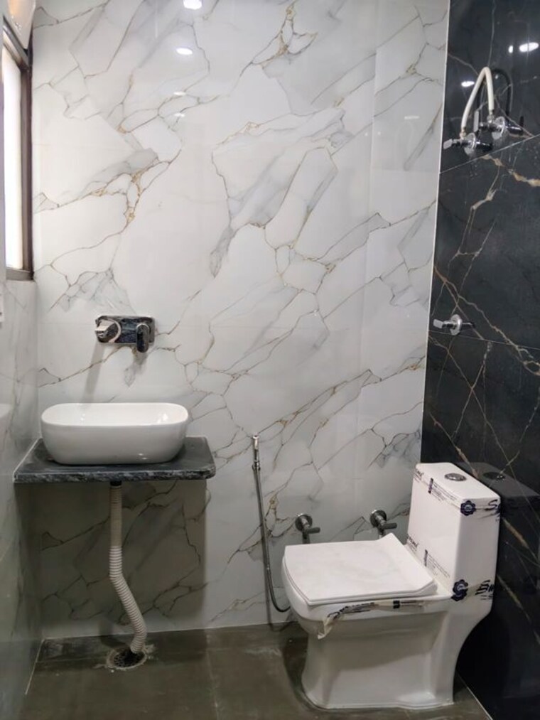 Bathroom, sector 72 4 Bedroom 1350 Sq.Ft. Builder Floor In Sector 72 Gurgaon 10739358