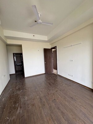 Room in 4 BHK Apartment at Sector 104 – for Rent