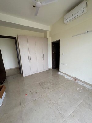 Room in 4 BHK Apartment at Sector 104 – for Rent