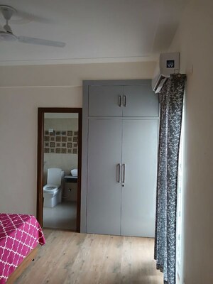 Room in 3 BHK Apartment at Sector 9 – for Rent