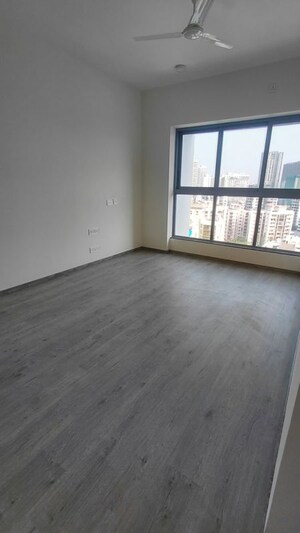 Room in 3 BHK Apartment at Sheth 72 West, Andheri West – for Rent