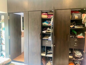 Furnished Amenities in 2.5 BHK Apartment at Garden View Apartment, Goregaon East – for Rent