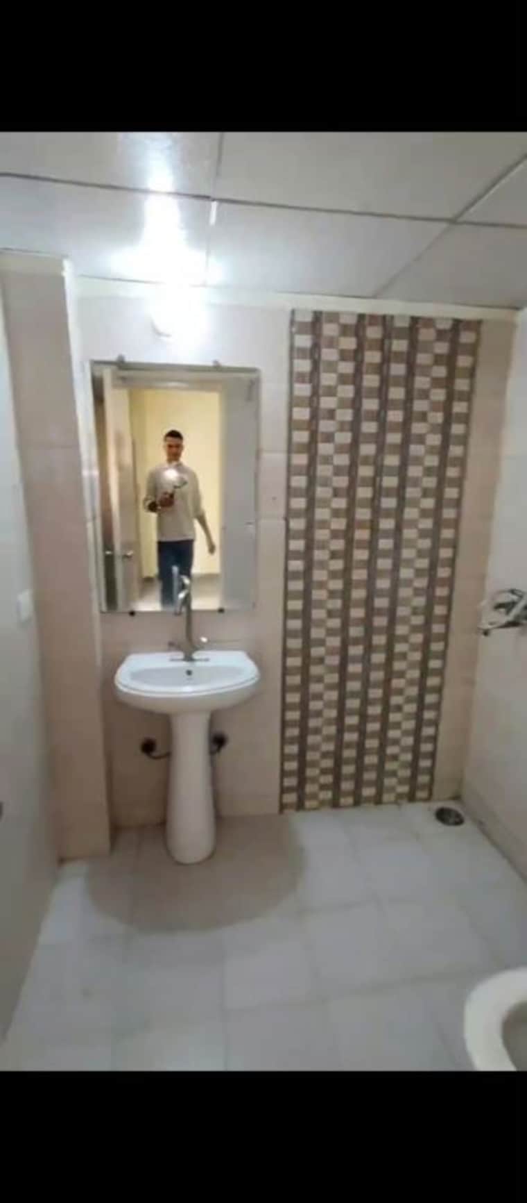 Bathroom, sector 16c greater noida 2 Bedroom 1225 Sq.Ft. Apartment In Sector 16c Greater Noida Greater Noida 10734343