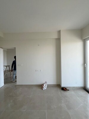Room in 3 BHK Apartment at Sector 92 – for Rent