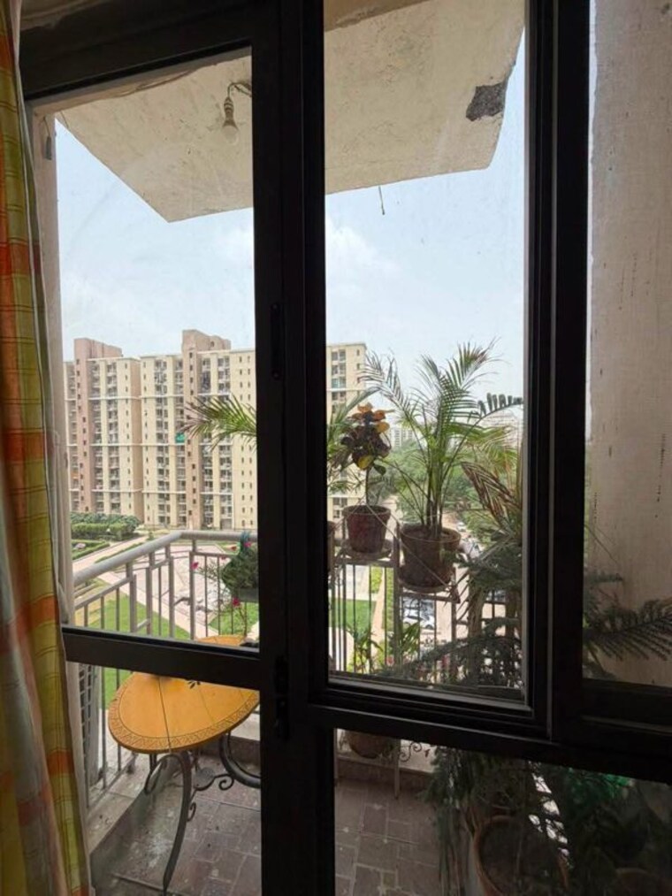 Room, unitech-uniworld-gardens-2 2 Bedroom 973 Sq.Ft. Apartment In Sector 47 Gurgaon 10739400