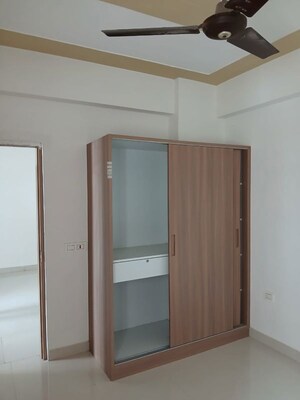Room in 3 BHK Apartment at Sector 9 – for Rent