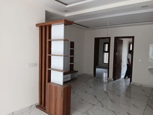 Room in 3 BHK Apartment at Sector 9 – for Rent
