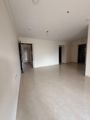 Room in 2 BHK Apartment at Samarpeet Thapar LE Parc, Chembur – for Rent
