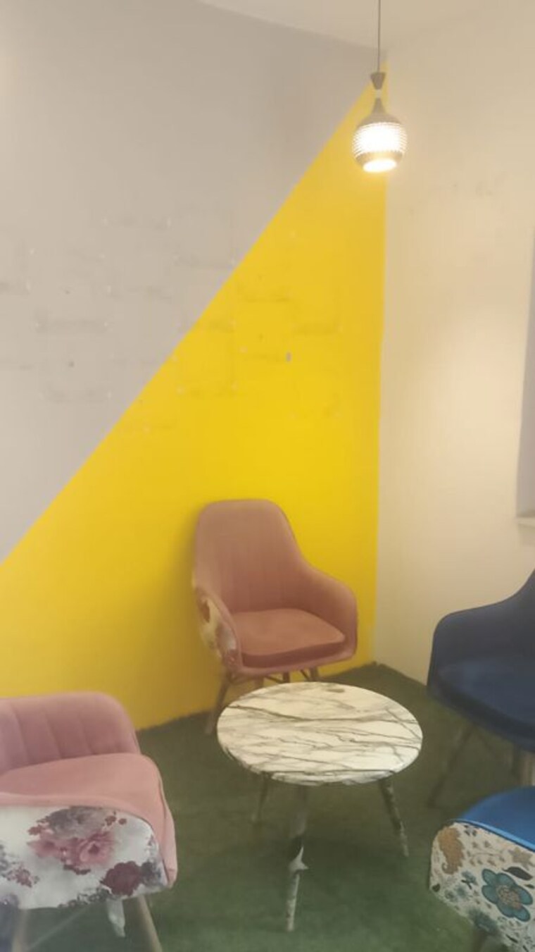 Living Room, sector 65 Commercial Office Space 3500 Sq.Ft. In Sector 65 Noida 10739442