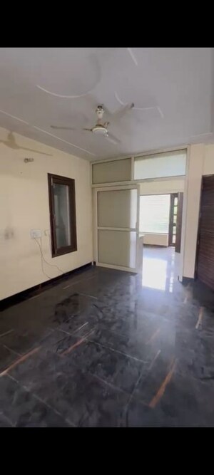 3 BHK Builder Floor For Rent in Sector 52