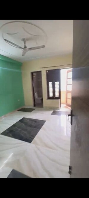 Room in 3 BHK Builder Floor at Sector 52 – for Rent