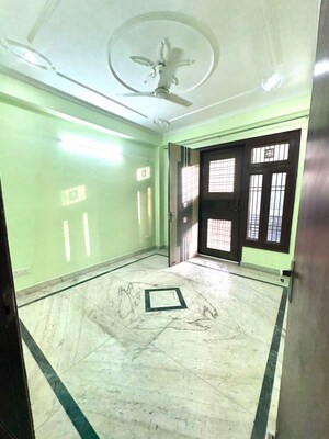 Bedroom in 3 BHK Builder Floor at Sector 52 – for Rent