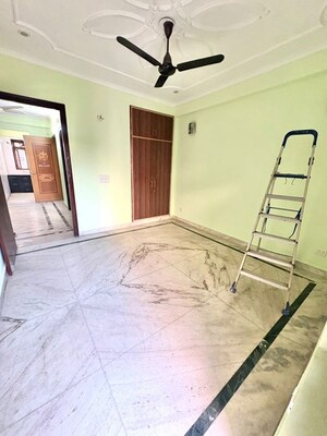 Bedroom in 3 BHK Builder Floor at Sector 52 – for Rent