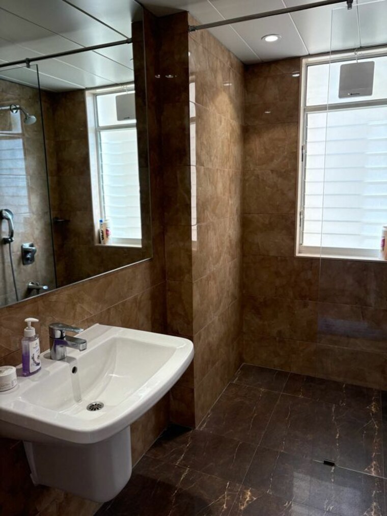Bathroom, goel-ganga-ishanya 3.5 Bedroom 1670 Sq.Ft. Apartment In Bibwewadi Pune 10739495