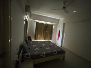 Bedroom in 3 BHK Apartment at Satellite – for Rent
