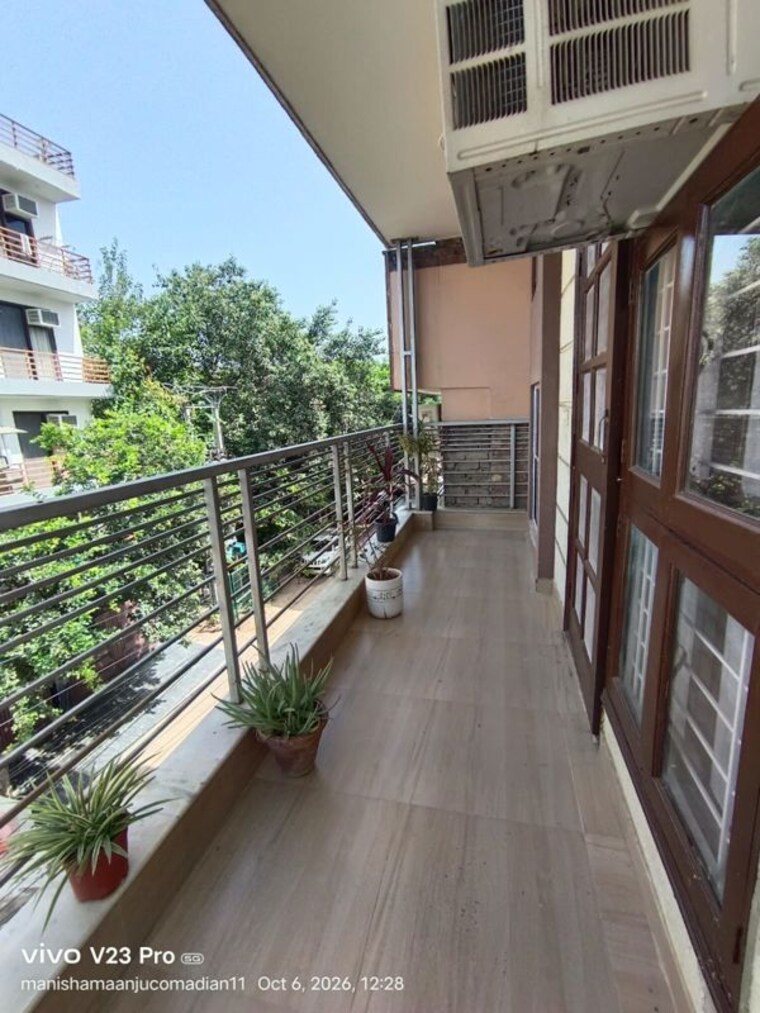 Balcony, sector 52 2 Bedroom 100 Sq.Yd. Builder Floor In Sector 52 Gurgaon 10739542