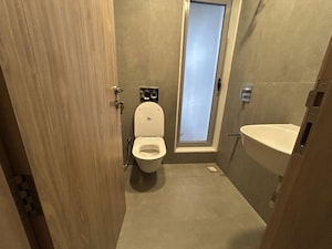 Bathroom in 2 BHK Apartment at Peninsula Salsette 27, Byculla – for Sale