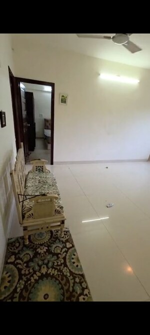 2 BHK Apartment For Rent in Roop Darshani, Juhu Road