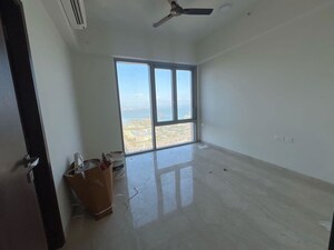 Room in 2 BHK Apartment at Piramal Aranya, Byculla – for Sale