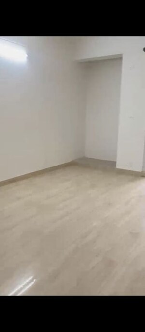 Room in 3 BHK Apartment at Sector 77 – for Sale
