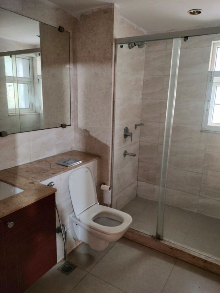 Bathroom, dlf-the-belaire 4 Bedroom 3000 Sq.Ft. Apartment In Sector 54 Gurgaon 10739535