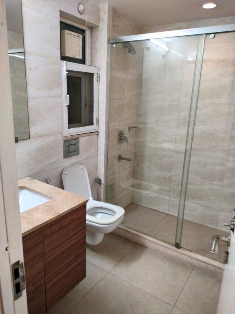 Bathroom, dlf-the-belaire 4 Bedroom 3000 Sq.Ft. Apartment In Sector 54 Gurgaon 10739535