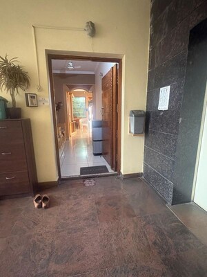 Room in 3 BHK Apartment at Btm Layout Stage 2 – for Rent
