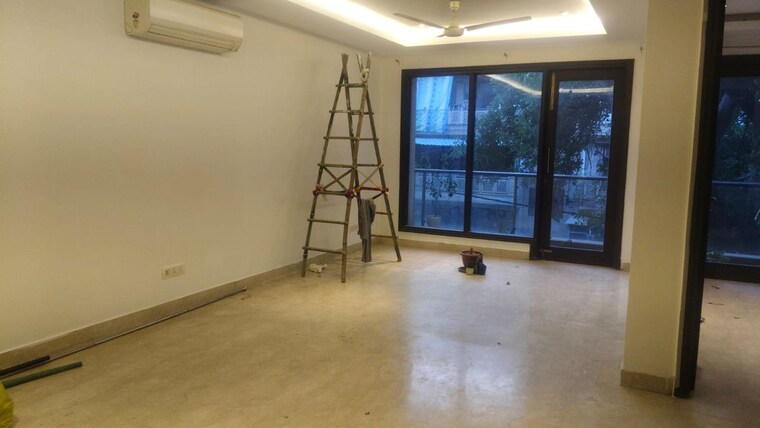 Room, kalkaji 3 Bedroom 200 Sq.Yd. Builder Floor In Kalkaji Delhi 10739625