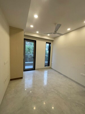 Room in 3 BHK Builder Floor at Saket – for Rent